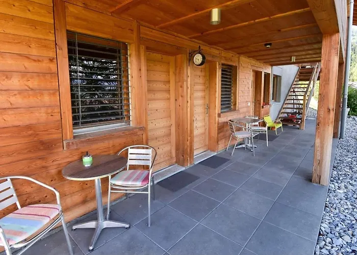 بيت ضيافة Tzarbonire